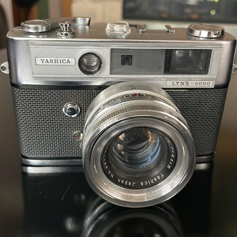 Vintage Camera: Yashica LYNX - 5000